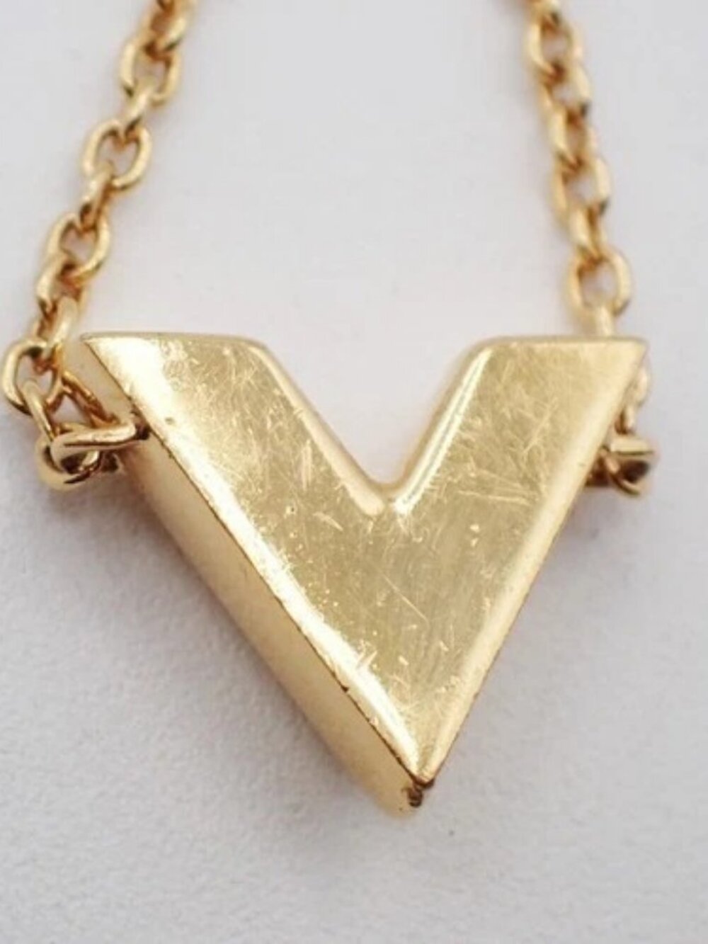 LOUIS VUITTON LV Logo Essential V Bracelet Gold-Plated Italy M61084 36RL847 - Picture 3 of 13